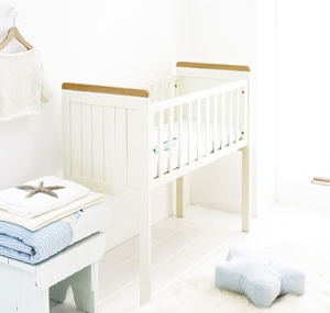 Image for Pacific Crib in Cream/Beech.