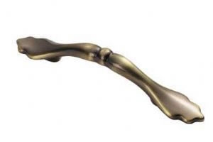 Image for Traditional Curved Pattern Cabinet Pull.